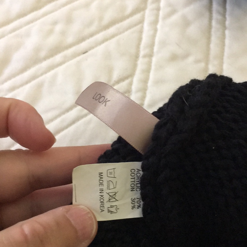 Basic black nit hat - Picture 2 of 2